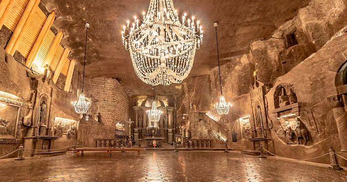 There’s A Salt Mine In Poland With Underground Lakes, Chapels, And Chandeliers Made Of Salt And It Looks Unreal (30 Pics)