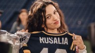 Rosalía visitó en La Bombonera: posible shows, camisetas y una cábala que se mantiene en Boca