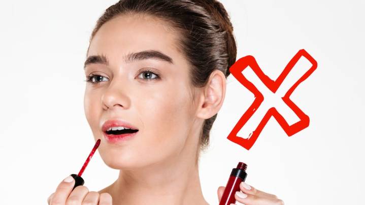 El lipgloss para Navidad no va más: el labial que se impone con fuerza este 2025