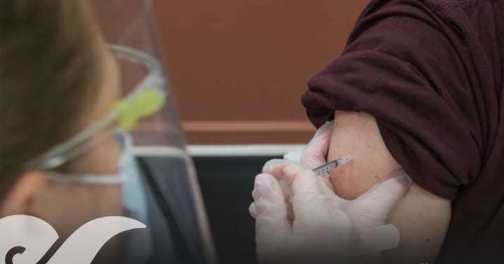 Suspende UNAM centro de vacunación tras agresión a personal