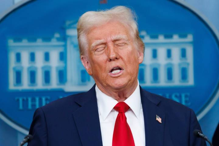 Right as Dr. Oz mentions sleep, Trump sleeps on live TV (video)