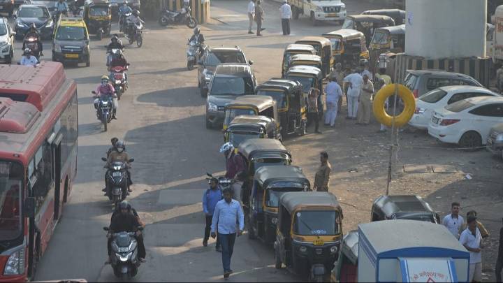 Mumbai CNG crisis persists, refuelling queues stretch for hours