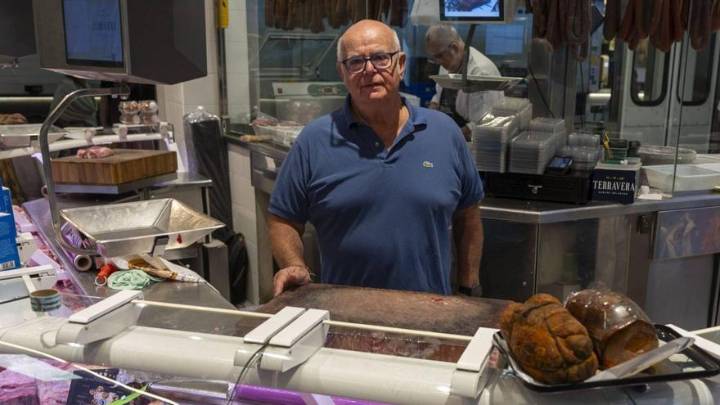 Cierra Carns Comas en el Mercat de l'Olivar: «La primera hamburguesa que se comió en Mallorca la hizo mi madre»
