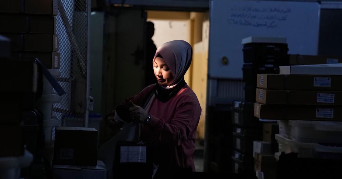 Photos show Iraqi security forces and displaced people voting early in parliamentary election