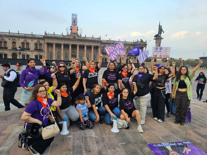 Marchan y piden alto a la violencia contra la mujer