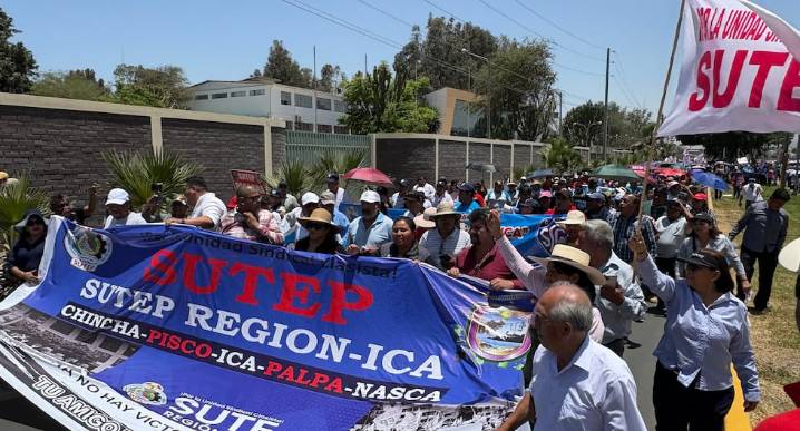 Ica: masiva movilización de maestros durante el paro nacional convocado por el SUTEP