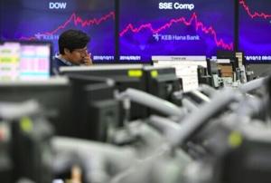 Asian markets tumble as tech bubble fears grow
