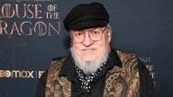 George R. R. Martin, autor de Juego de Tronos gana batalla legal contra OpenAI, acusa a la empresa de usar sus libros para entrenar ChatGPT sin autorización