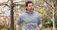 John Krasinski Runs Around NYC While Filming ‘Jack Ryan’ Movie in NYC | Jack Ryan, John Krasinski 