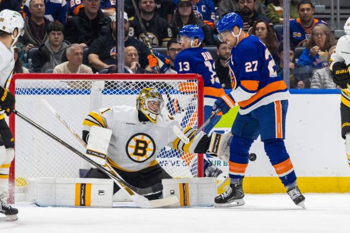 Islanders' power play woes deepen in frustrating loss to Bruins