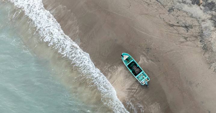 Bote vuelca en costa de San Diego y mueren cuatro supuestos inmigrantes