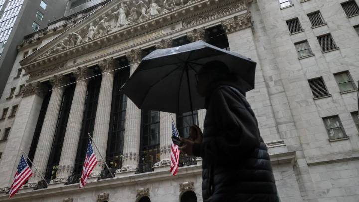 Bitcoin Plunges to Six Month Low as Crypto Traders Worry We're Nowhere Near the Bottom