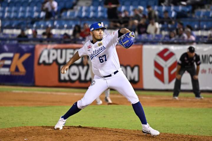 Enderson Franco vuelve a salvar en Venezuela casi 3 años después y extiende su buen momento