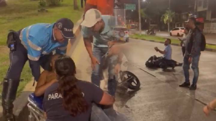 Accidente en contravía deja dos heridos en Cali. El conductor intentó evadir un control de tránsito