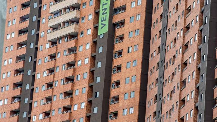 Cómo invertir en vivienda en Colombia desde el exterior: requisitos, oportunidades y pasos clave