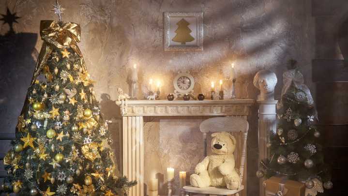 The Dramatic Trend To Try In 2025 That Gives Christmas A Gothic Twist