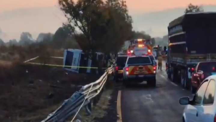 Tragedia en México: al menos 7 muertos y 20 heridos por el vuelco de un colectivo