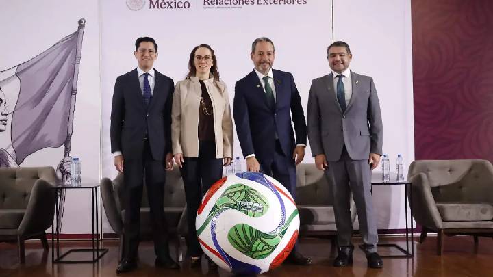 Instruyen a diplomáticos sobre seguridad y trámites migratorios para la Copa Mundial de Futbol 2026