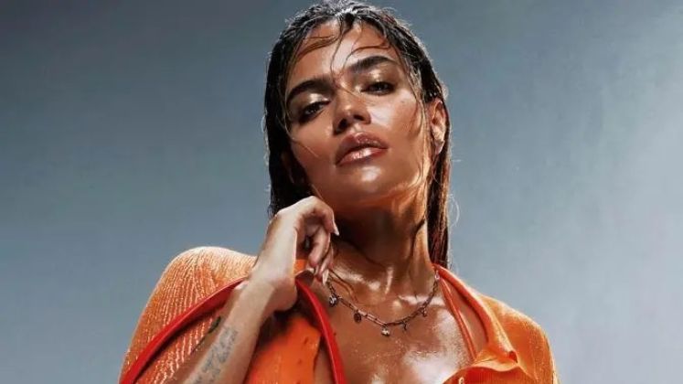 Karol G lanzó colección de ropa con Diesel, ¿cuánto valen las prendas?