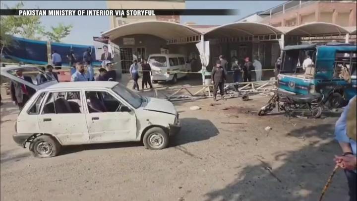Suicide bomber targets an Islamabad court, killing 12 people and wounding 27, minister says