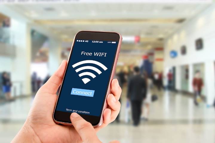 Seguridad digital. El peligro de las redes Wi-Fi públicas y gratis: el simple paso que te protege de robos de datos en segundos