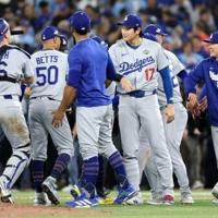 Dodgers hold off Blue Jays 3-1 to force World Series game seven