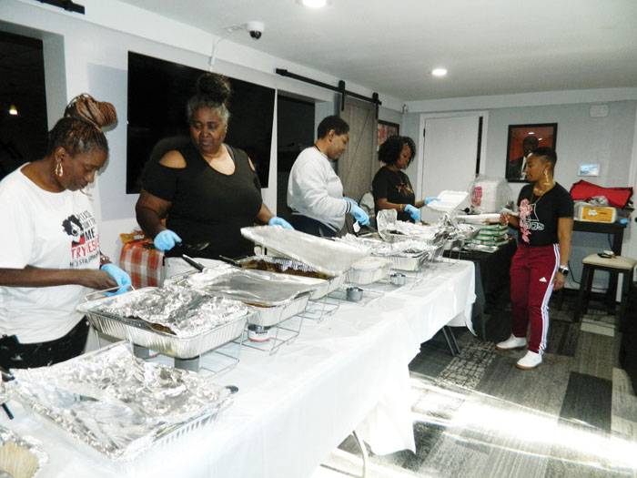 Reaching out: Local church serves free Thanksgiving meal