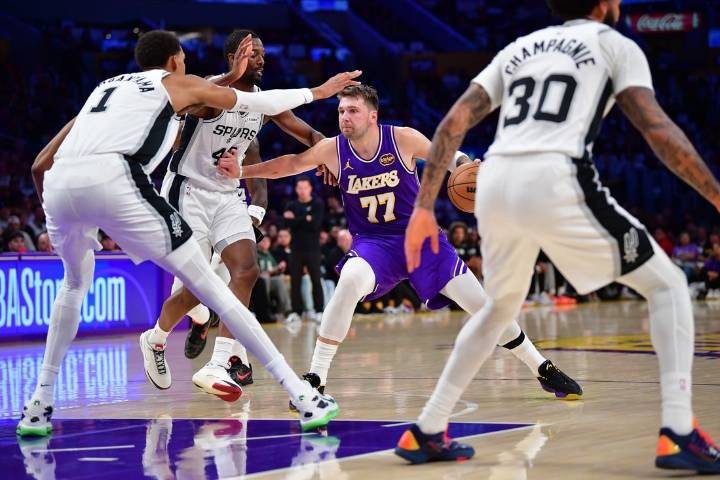 Deadspin | Luka Doncic (35) helps Lakers overtake Spurs in 4th quarter