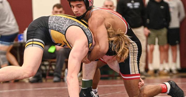 Bishop McCort wrestlers Bo Bassett, Melvin Miller earn Clarion Open titles