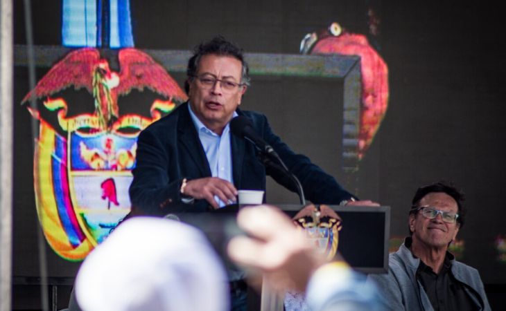 Comisión de acusación abre investigación a Petro por caso de pasaportes