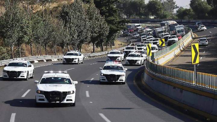 Interceptan y retienen a ponentes de empresa capacitadora en la carretera Puebla