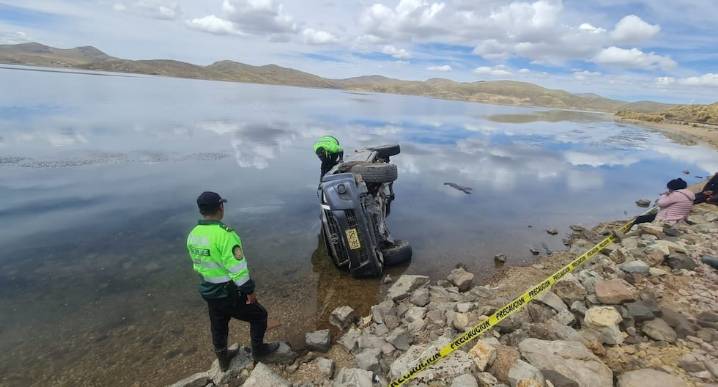 Puno: Un fallecido tras el despiste de una camioneta en la vía Arequipa