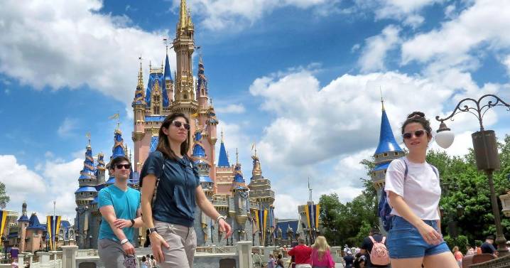 Menos ingresos provocan caída en las acciones de Disney