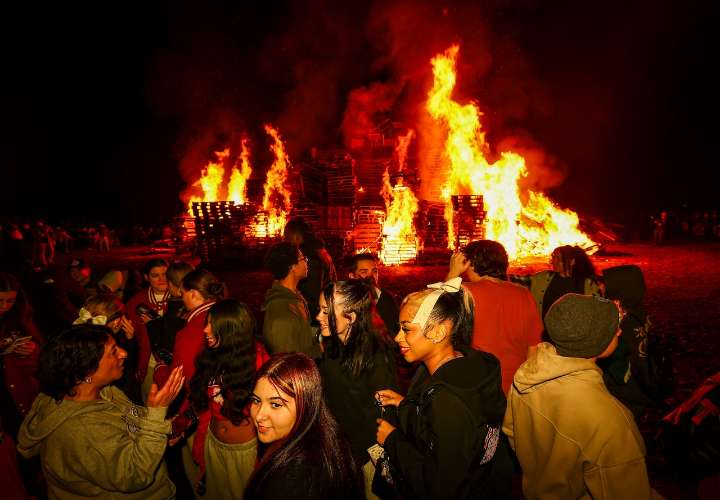 Easton Area’s bonfire returns on eve of 118th Thanksgiving football game (PHOTOS)