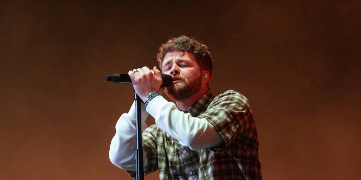 Alex Warren announces Cleveland tour stop