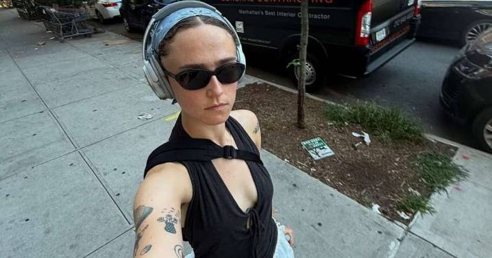 Kamala Harris' Setpadaughter's Dress Is Fastened by Ultra