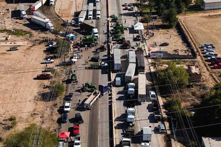 'No dan soluciones', transportistas mantendrán bloqueos tras reunión fallida con Segob