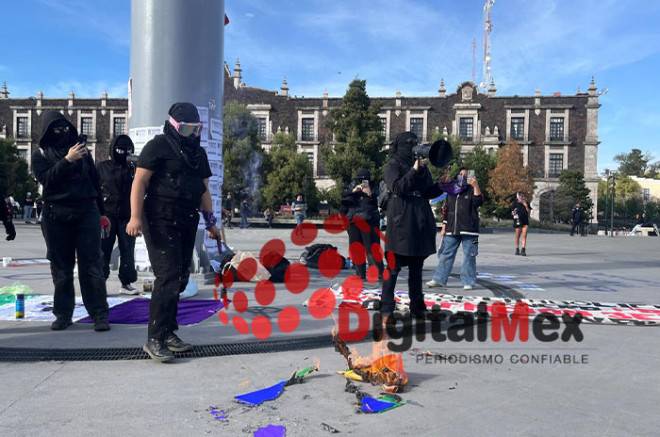 Video: 25N: Colectivas feministas inician concentración en el Centro de Toluca