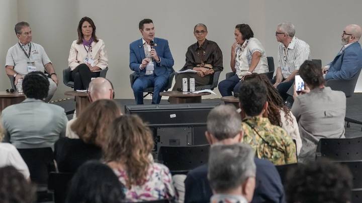 La cumbre del clima debate sobre la IA: «Falta transparencia sobre su impacto ambiental»