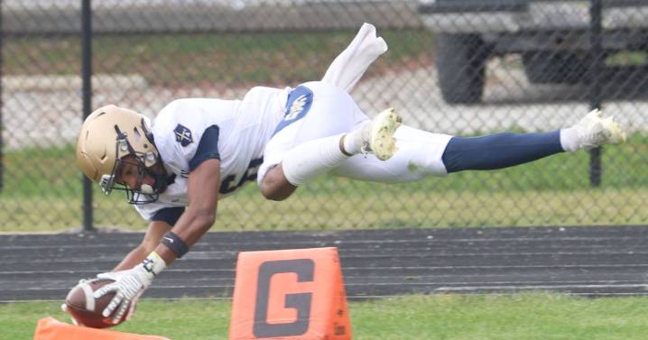 GCMS adjusts on the fly, tops Marquette 28-6 in 1A playoff opener – Shaw Local