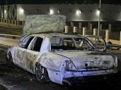 Vehículo queda totalmente calcinado tras incendio en pleno Boulevard Independencia