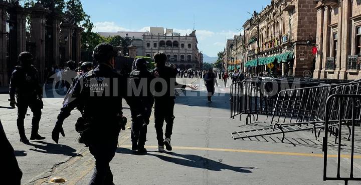 Manifestaciones por asesinato de Carlos Manzo en Morelia, concluyen en disturbios y al menos 3 detenidos