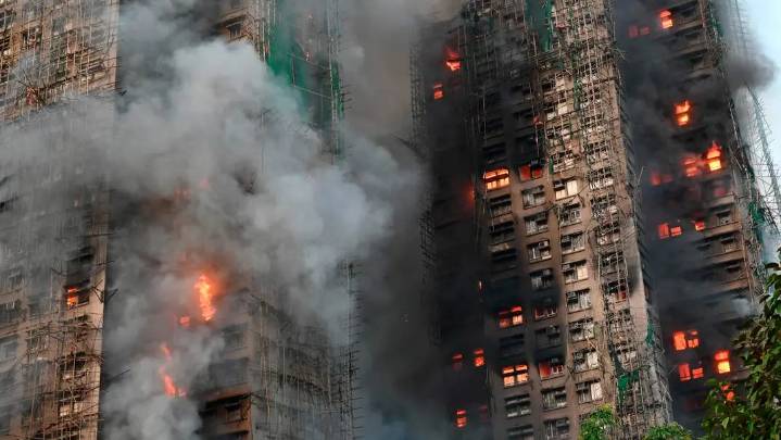36 muertos por incendio en Hong Kong; hay 279 desaparecidos