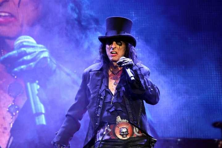 Alice Cooper Reunited With His Original Bandmates to Play Some Songs at His 2025 ‘Christmas Pudding’ Charity Concert