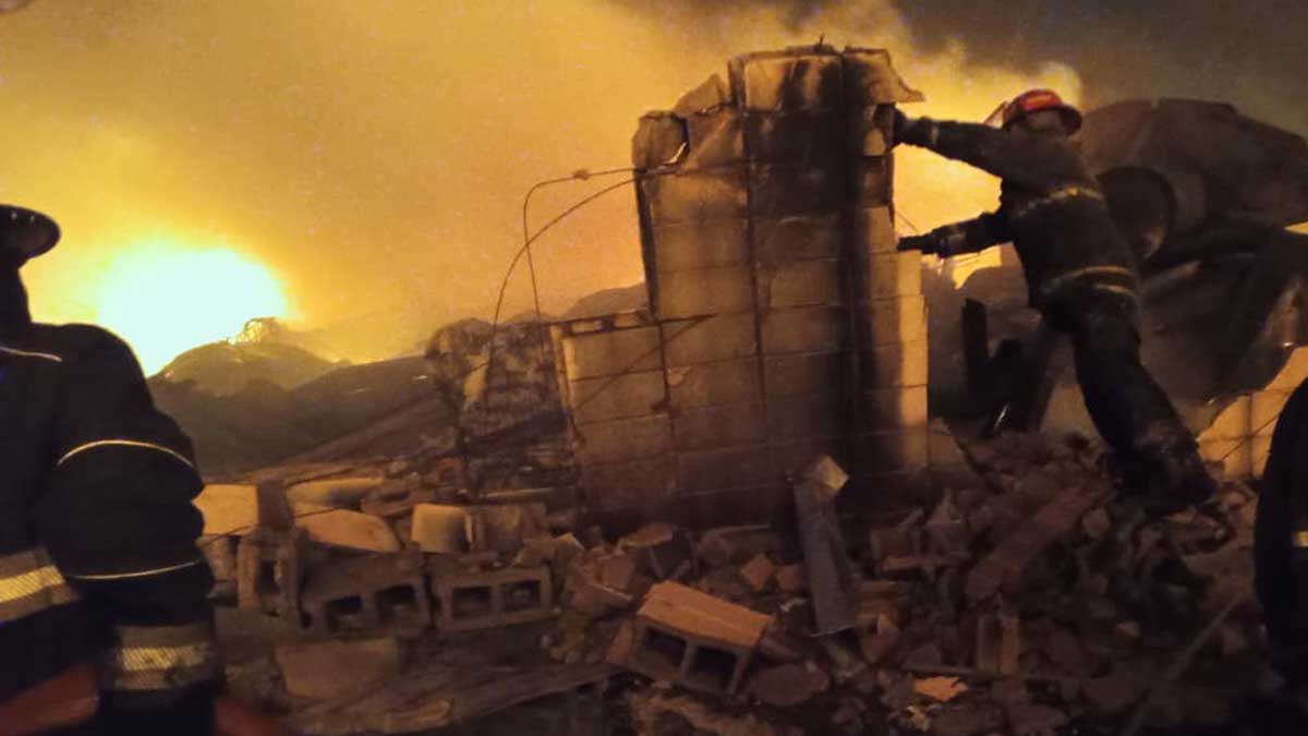 Al menos 10 industrias afectadas por el incendio en el Parque Industrial de Ezeiza