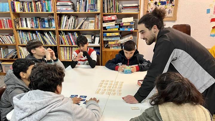 Los cuatro factores de estrés del profesorado catalán: ratios, burocracia, currículums y falta de recursos para la diversidad