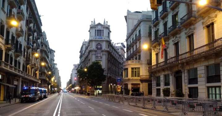 El Parlament vuelve a pedir la expulsión de la Policía de Via Laietana, con la abstención del PSC