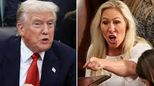 Trump arremete contra miembros de MAGA y su partido, llamándolos "escoria" y a la senadora renunciante la tildó de "traidora"