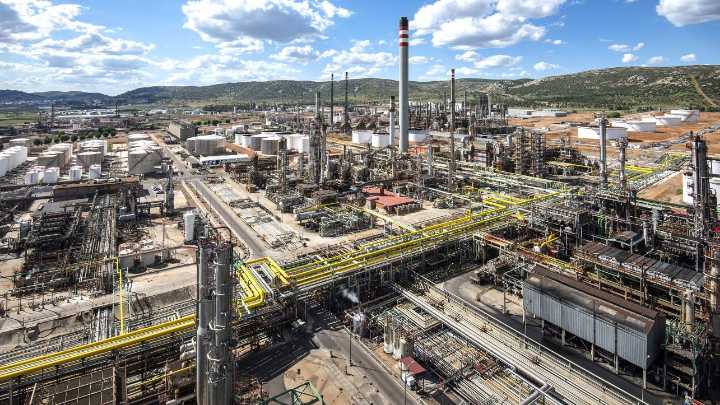 Repsol invierte más de 40 millones en la parada de destilación de Puertollano