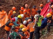 Número de muertos por deslaves en Indonesia llega a 30